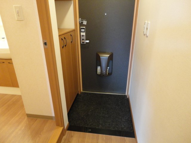 ＴＩＡＲＡ（ティアラ） 玄関