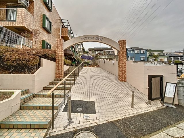 ダイアパレス鷺沼１2階 エントランス