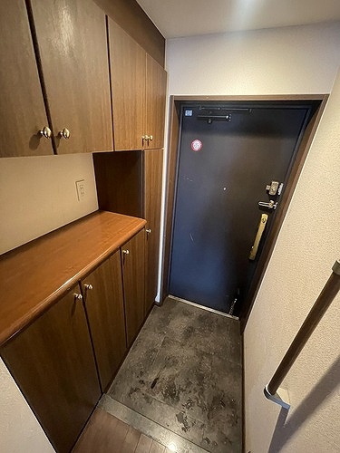 ライオンズマンション大宮高鼻町 玄関　清掃前