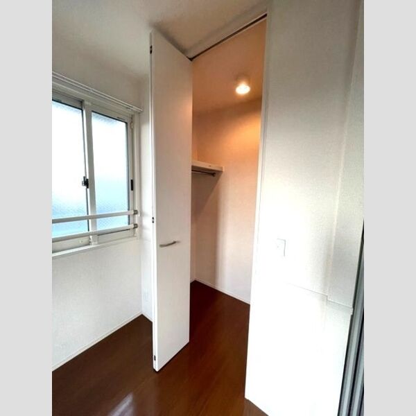 ソラーレ305号室 クローゼット