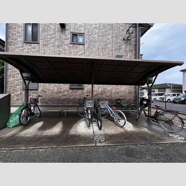 ベルデ藤原202号室 駐輪場