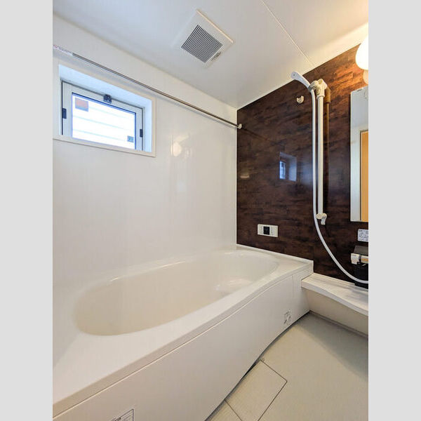 ヘリオス吉川美南　ゼウス105号室 追い焚き給湯1坪タイプ