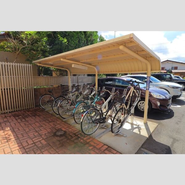 クレシア301号室 駐輪場