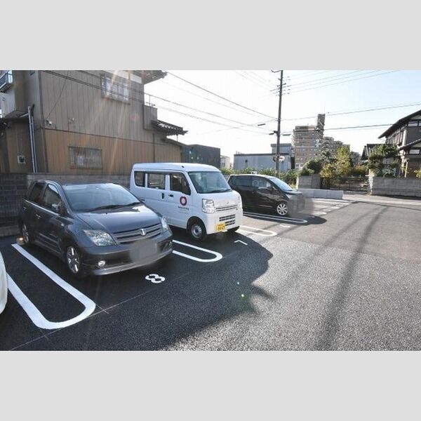 フェリーチェ 駐車場