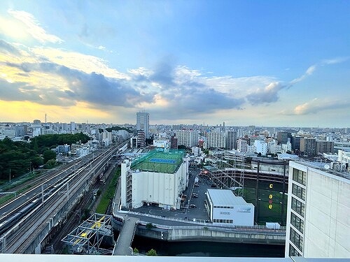 王子飛鳥山ザ・ファーストタワー＆レジデンス　タワー棟17階 バルコニーからの眺望　※内装後2022年8月撮影の写真