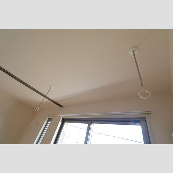 パークフラッツ202号室 室内物干し