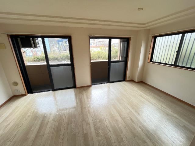 シャトー・ル・レーヴ壱番館108号室 リビング