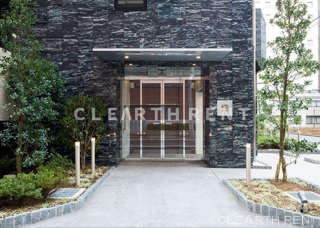 コンシェリア新橋 ＭＡＳＴＥＲ’Ｓ ＶＩＬＬＡ8階 御影石の重厚な雰囲気と緑が迎えてくれる上質なエントランス