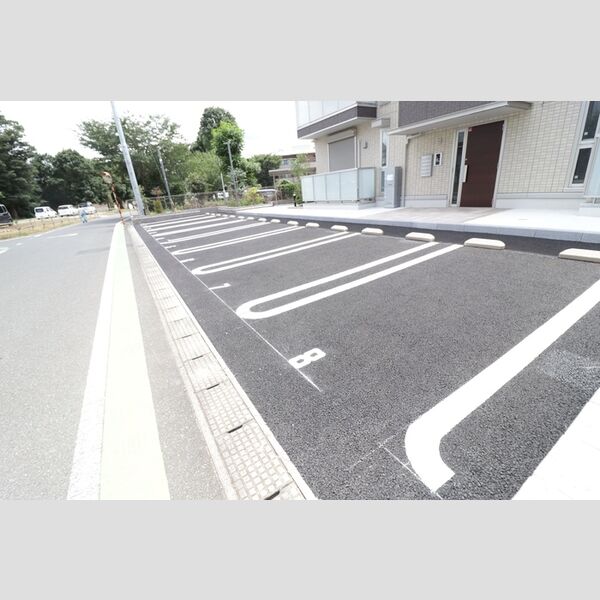 La Crece K 駐車場