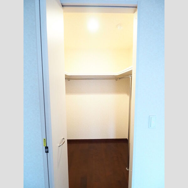 ロイヤルパークス梅島 ウォークインクローゼット