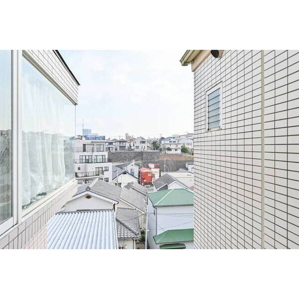 ピュアハウス藤棚三番館0205号室 バルコニー