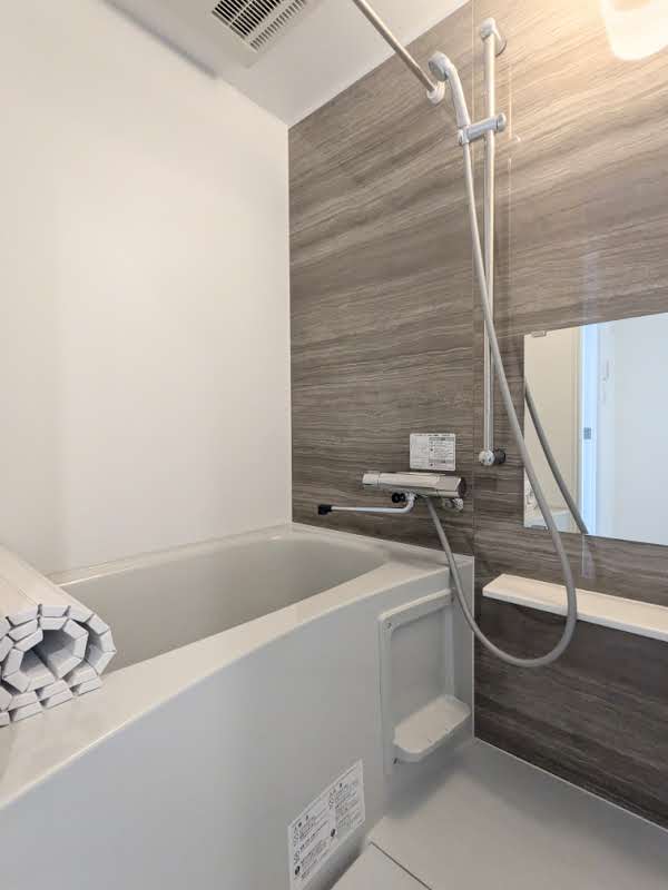 ラグゼフラット東六郷0202号室 お風呂