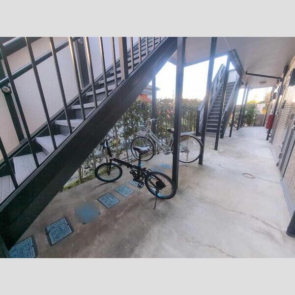 クレセント経堂202号室 駐輪場