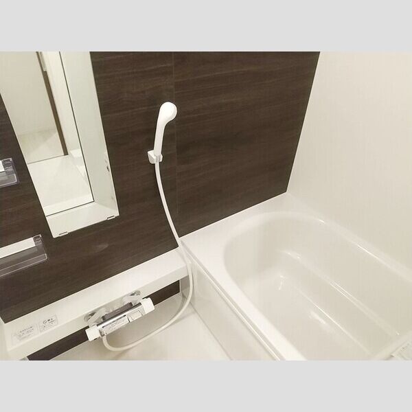 ロイジェント加美平105号室 浴室