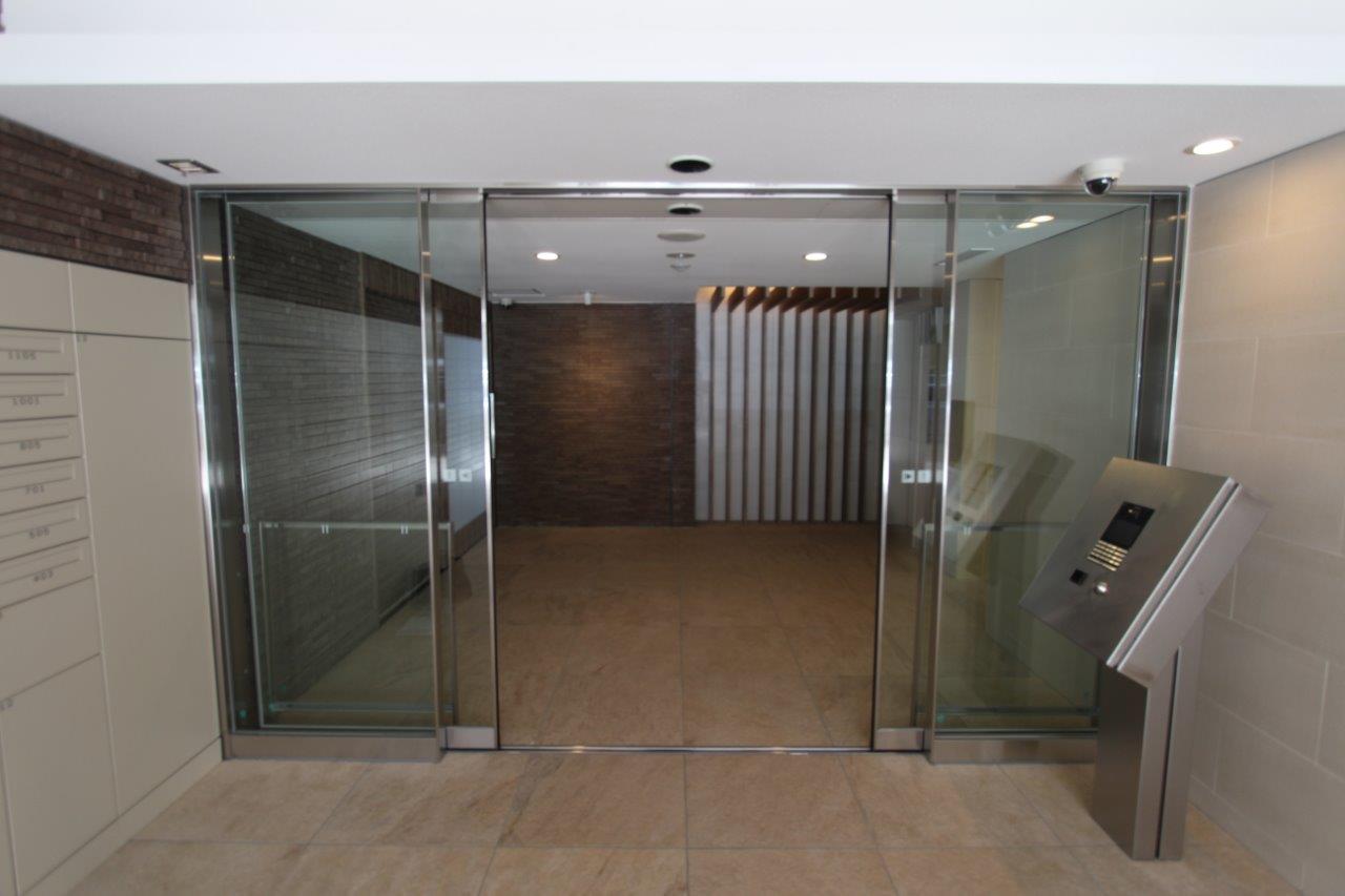 プラウドフラット登戸 エントランス