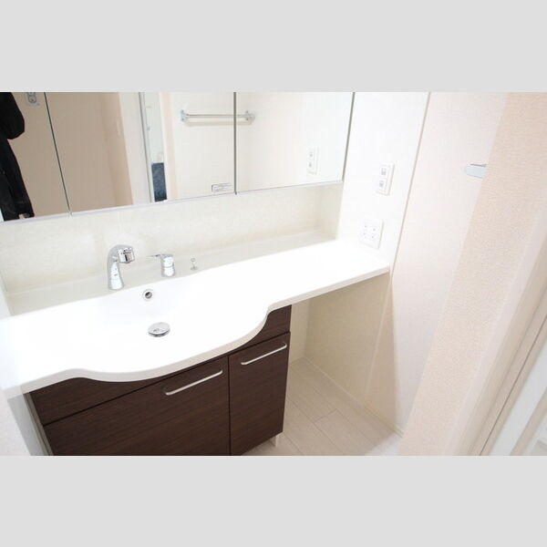 ラピュタ　ウイングス 朝シャンらくらく洗髪洗面化粧台♪