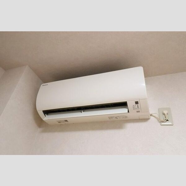 コンフォール小泉104号室 エアコン