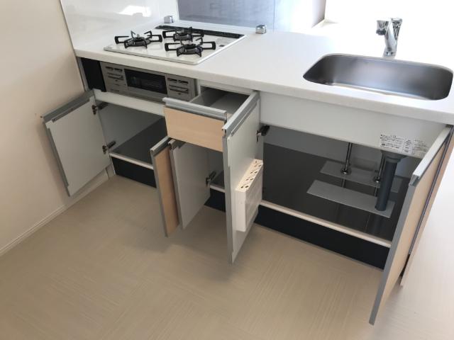フォレスタ湘南201号室 キッチン収納