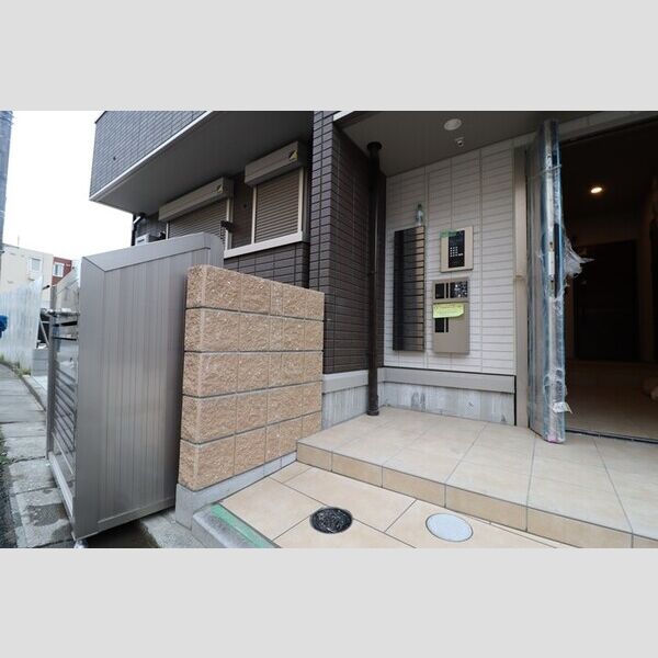 セレスティア東四つ木Ⅰ102号室 エントランス
