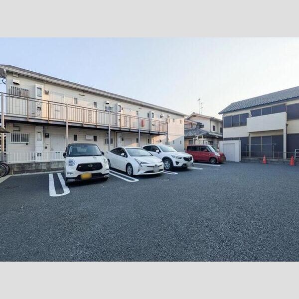 ゼルコバ 駐車場