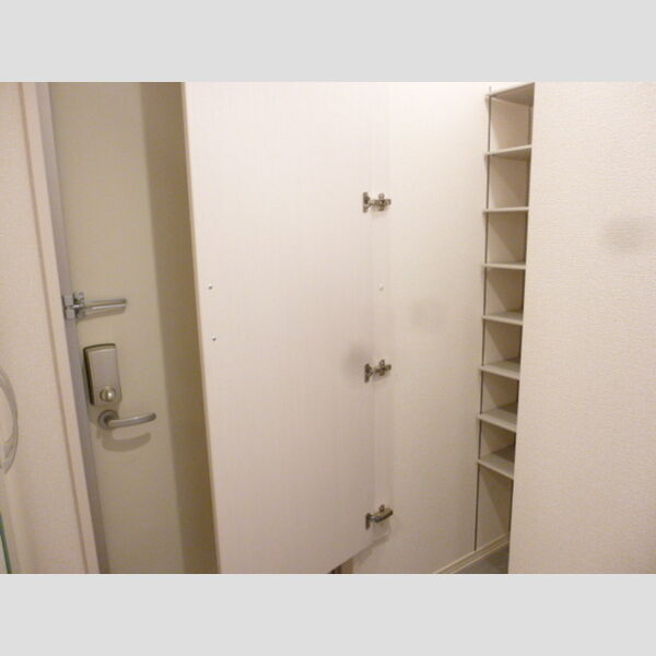 リビングNK原木中山 シューズクローク