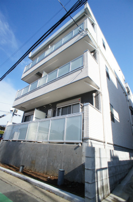 リブリ・ジュネス聖1階 外観