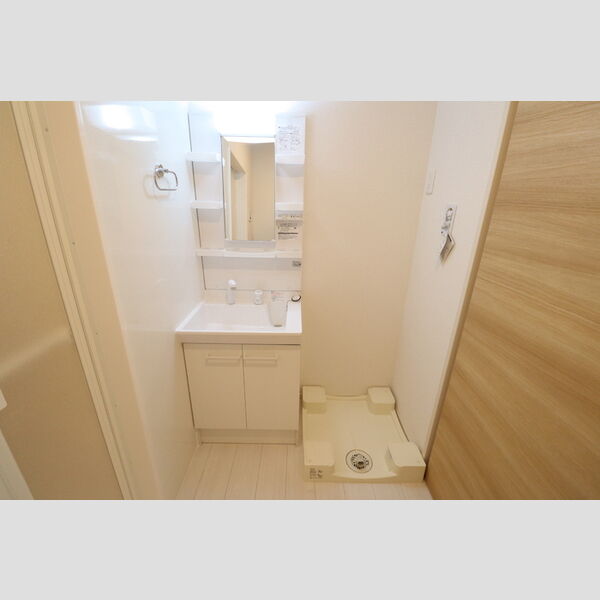 ア　レーズ101号室 洗髪洗面化粧台★室内洗濯機置場