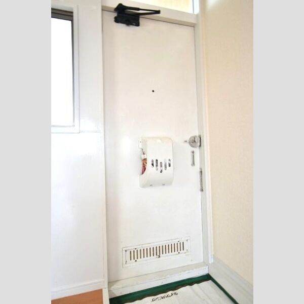 コーポラス谷神A 玄関