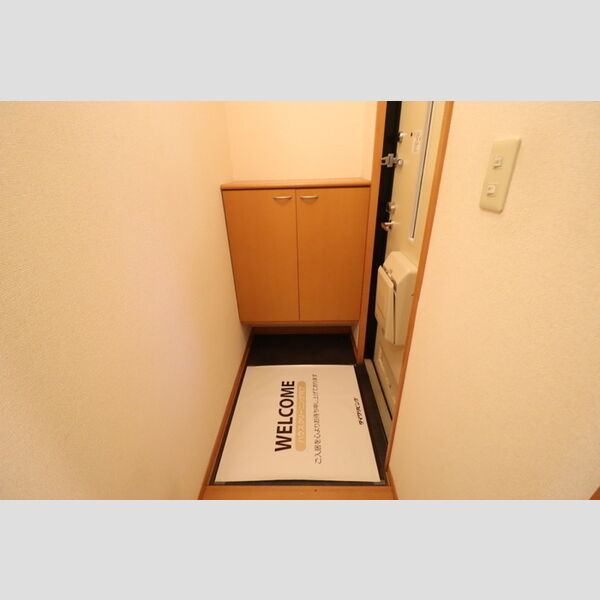 フローラ　椿 玄関