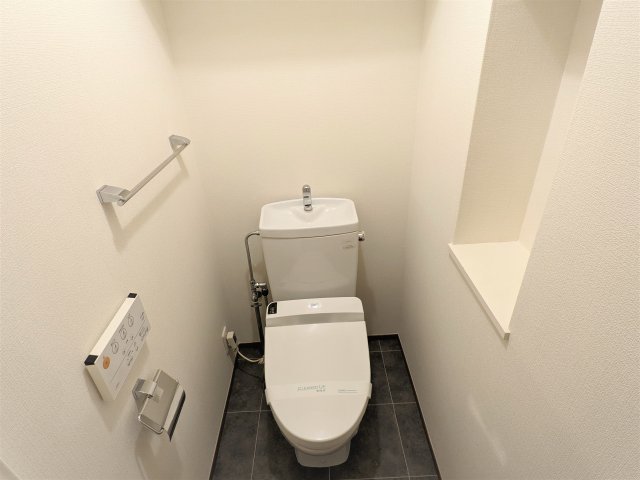 アソシエール駒沢105号室 トイレ