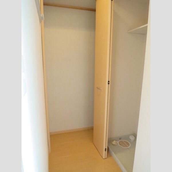 エピナールラフィネ203号室 収納