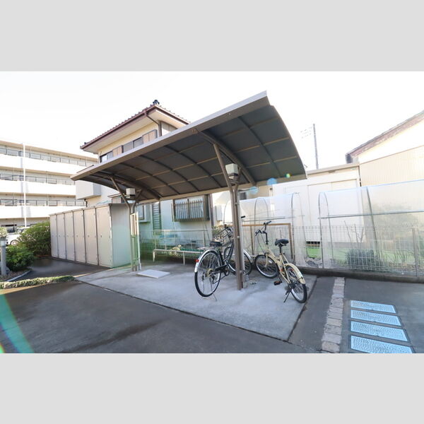 ヴェルーリヤ201号室 駐輪場