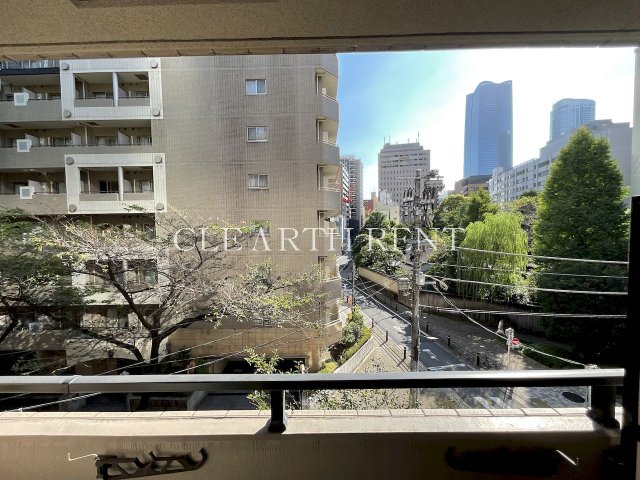 菱和パレス虎ノ門4階 目の前にはグリーンが広がります