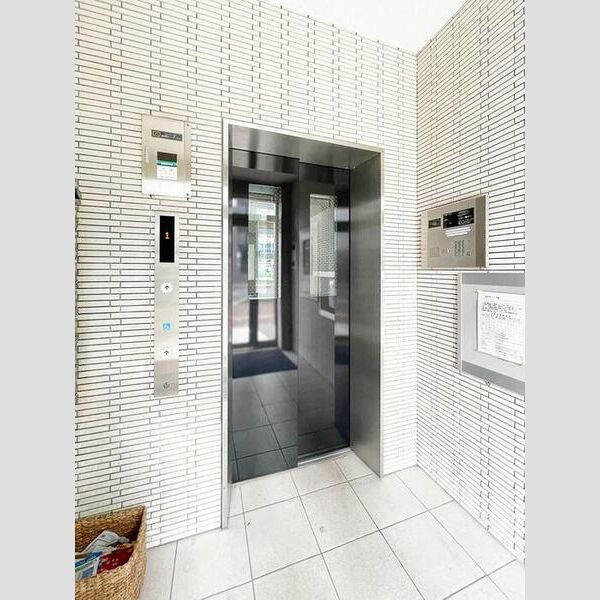 スフィア605号室 エントランス内