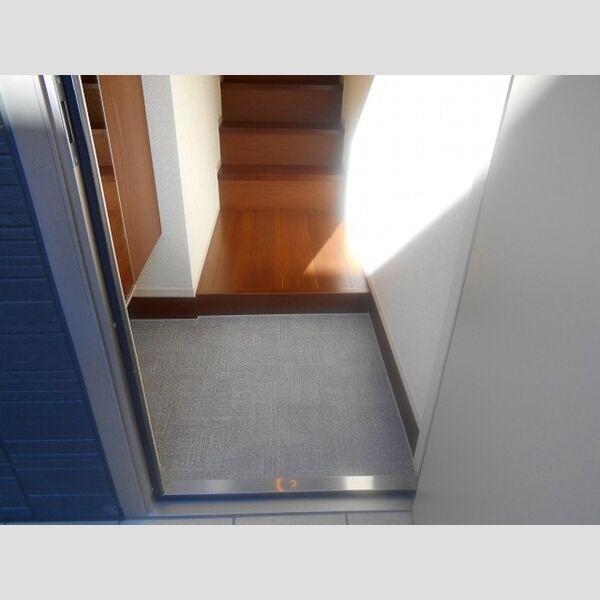 ミオ　カーム202号室 玄関