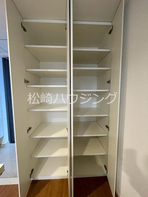 Dacha1階 収納