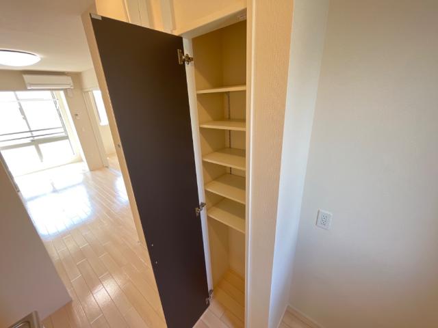 メゾン・ド・ルナ202号室 キッチン収納