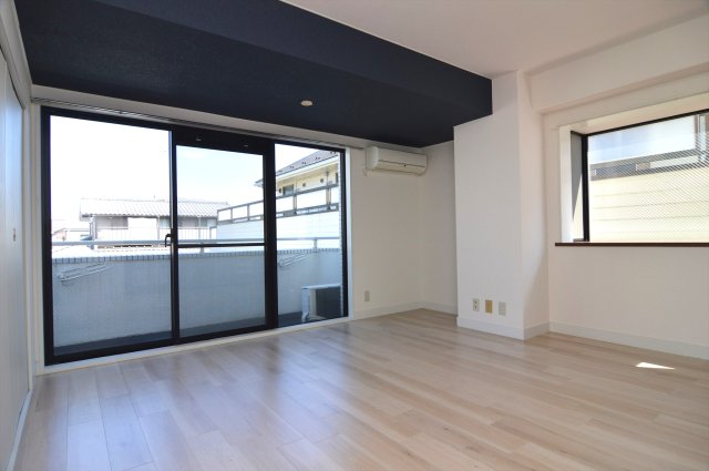 シャルール浅間町2D号室 リビング