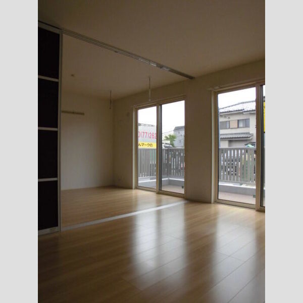 ル・リアン101号室 LDK12.3帖帖+洋室6帖(仕切りのスライド扉を開けた状態です)