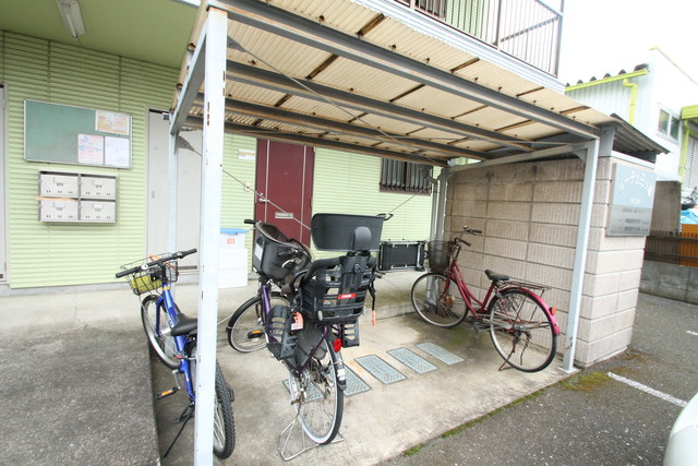 ルーチェ　三ッ藤1階 駐輪場！