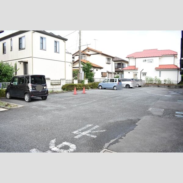 エントピアマルオカ202号室 駐車場