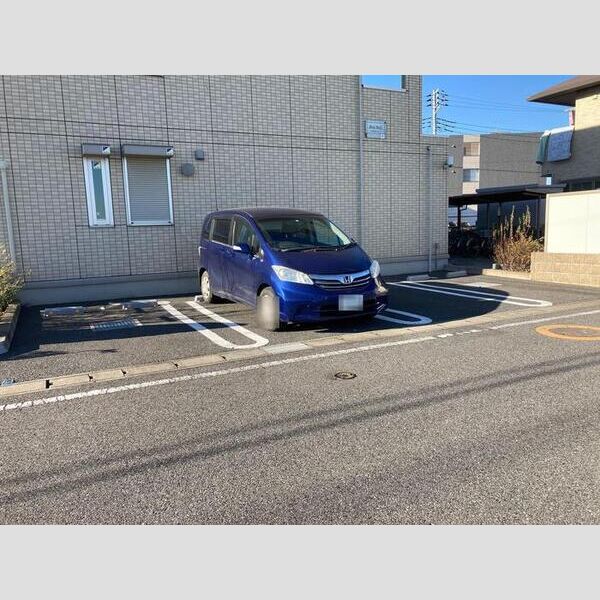 ベイリーフ 駐車場