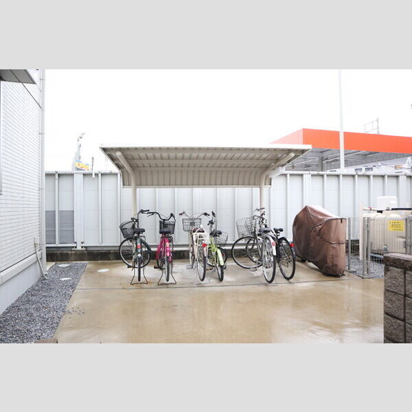 クレセール 駐輪場