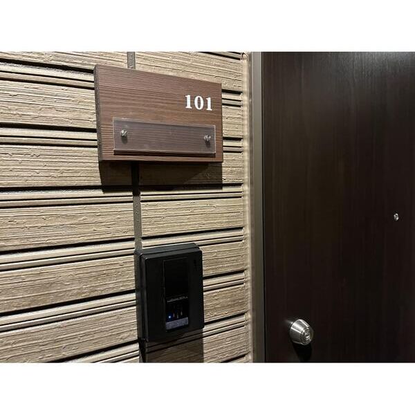 Lycoris西小山 玄関