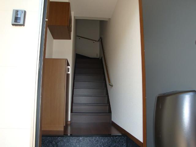 クレスト205号室 玄関