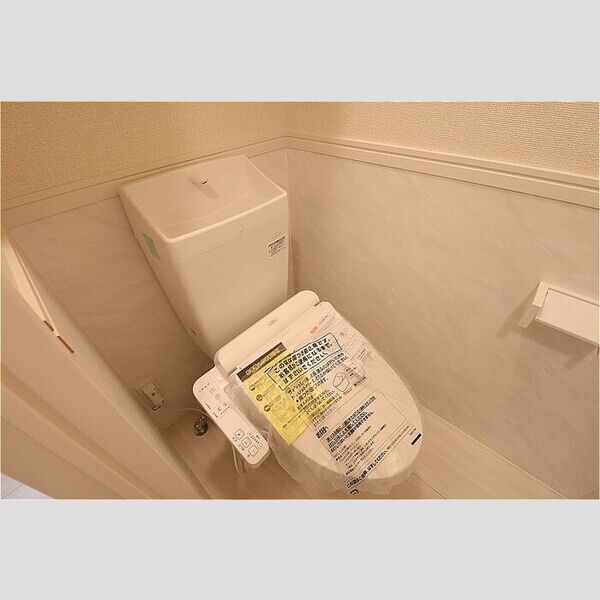 ニーナサクレ103号室 温水洗浄暖房便座