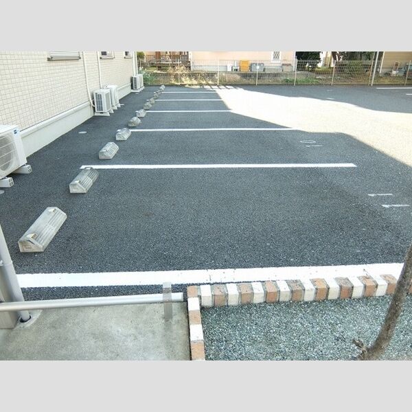 レグルス　B 駐車場