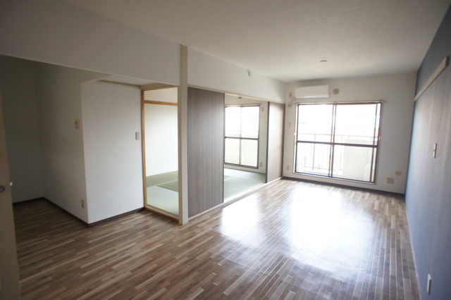 クレール和光 広々１３．５帖のリビング