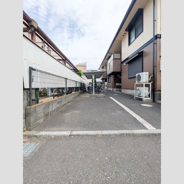 ガーデンヒル 駐車場