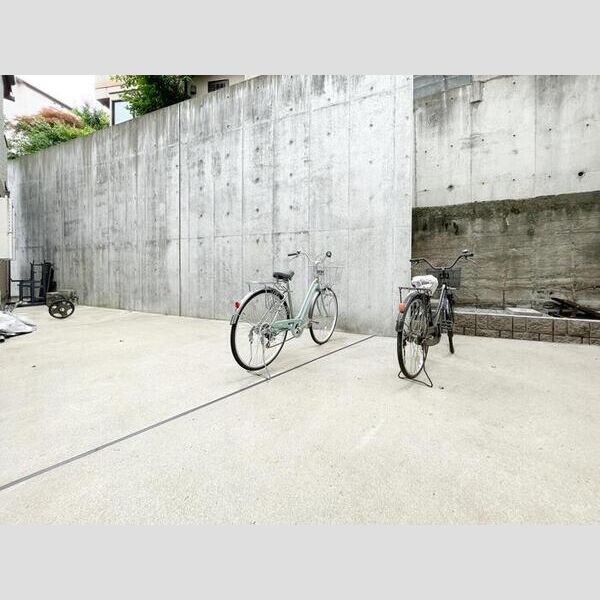 グランシャリオⅡ 駐輪場